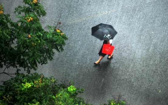 梦见下暴雨是什么意思？梦见下暴雨是什么预兆？